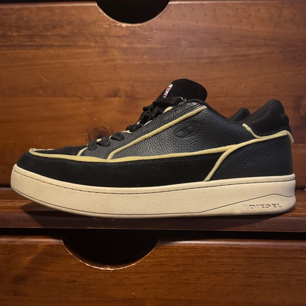 Diesel Men's Black and Cream Sneakers